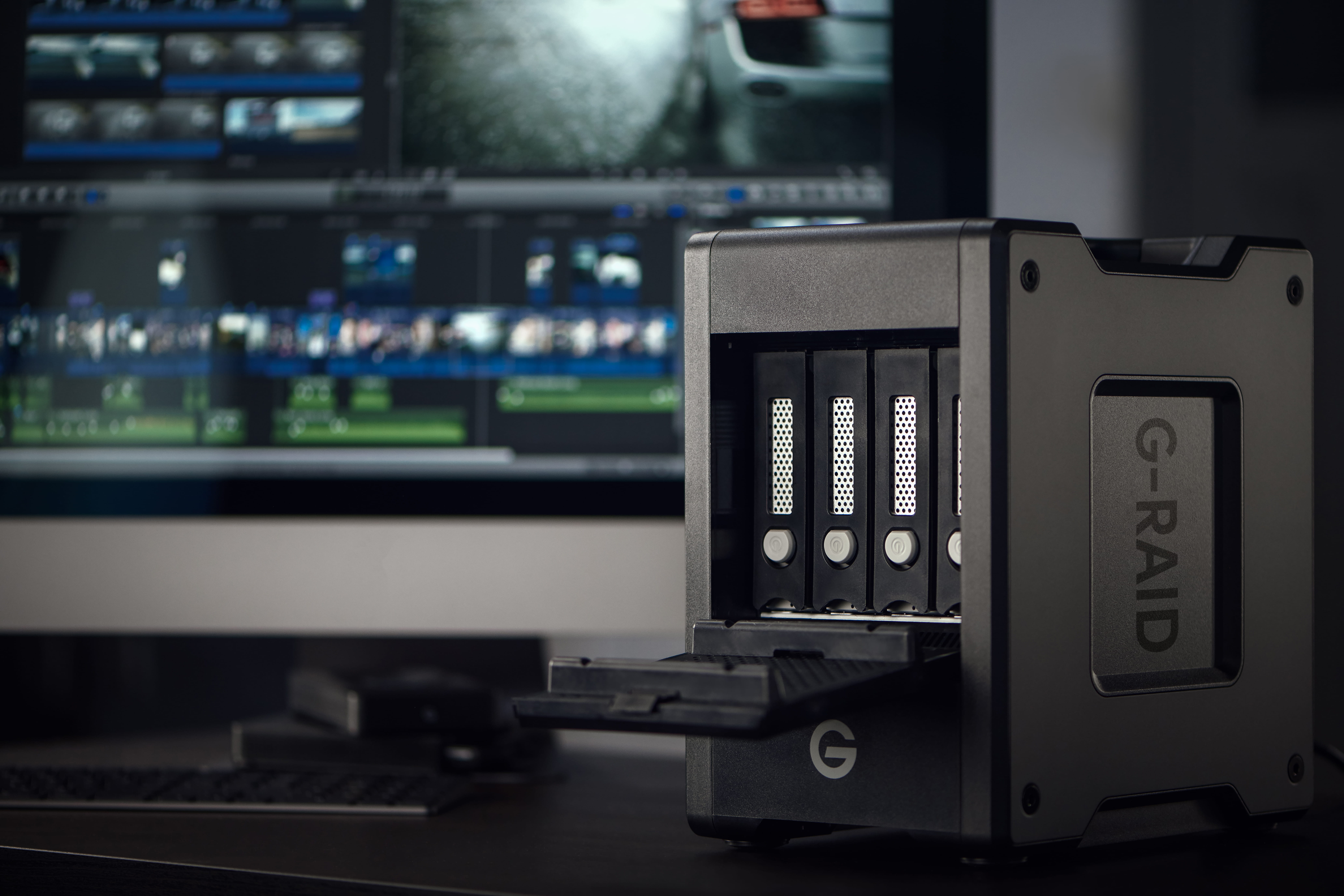 G-RAID-Shuttle4-Workstation-withiMac-v1-LifestyleImage-NoLogo-HR-2